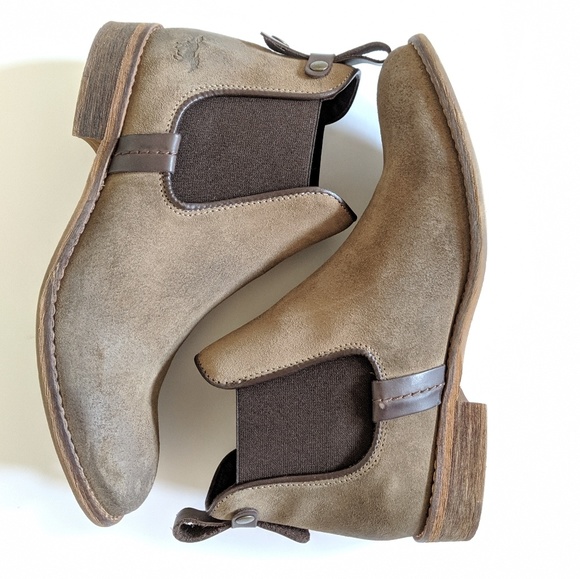 where are mustang shoes made